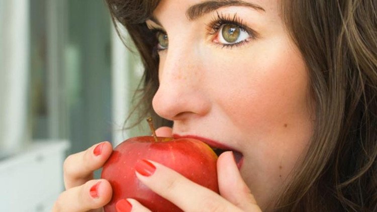 Những triệu chứng của việc dị ứng táo mà bạn nên biết